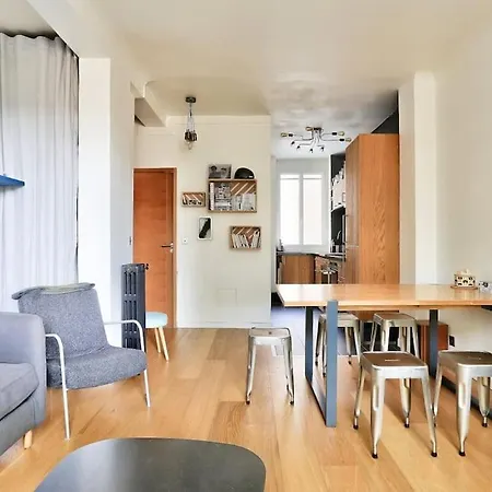 Chic Buttes Chaumont Apartment