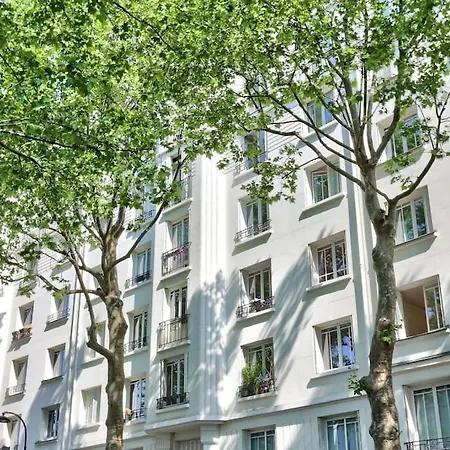 Chic Buttes Chaumont Apartment *